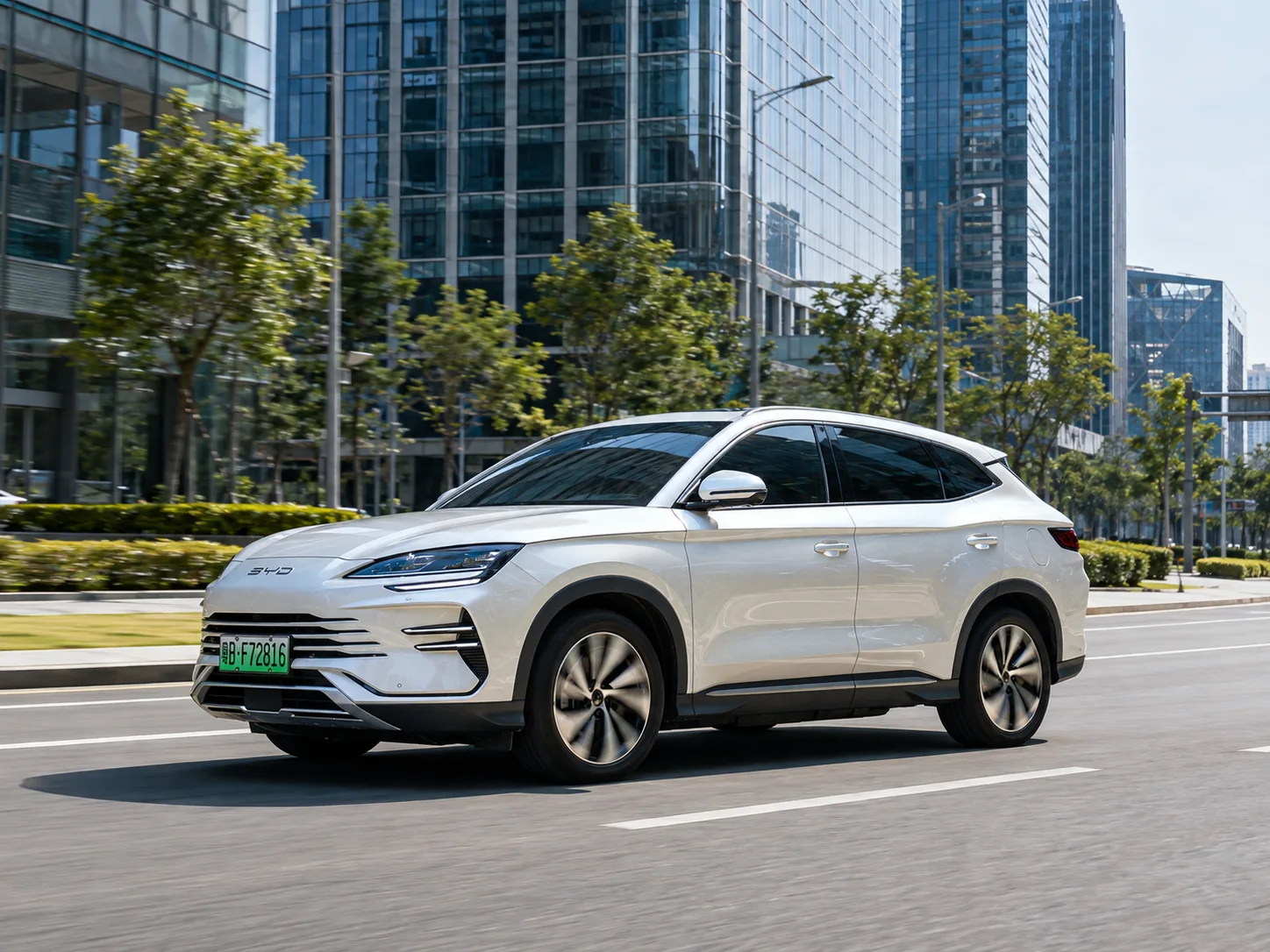Late-model white hybrid SUV from China available for export sourcing
