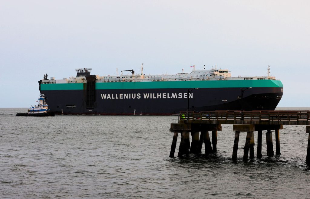 Roll-on roll-off vessel used for shipping cars from China worldwide