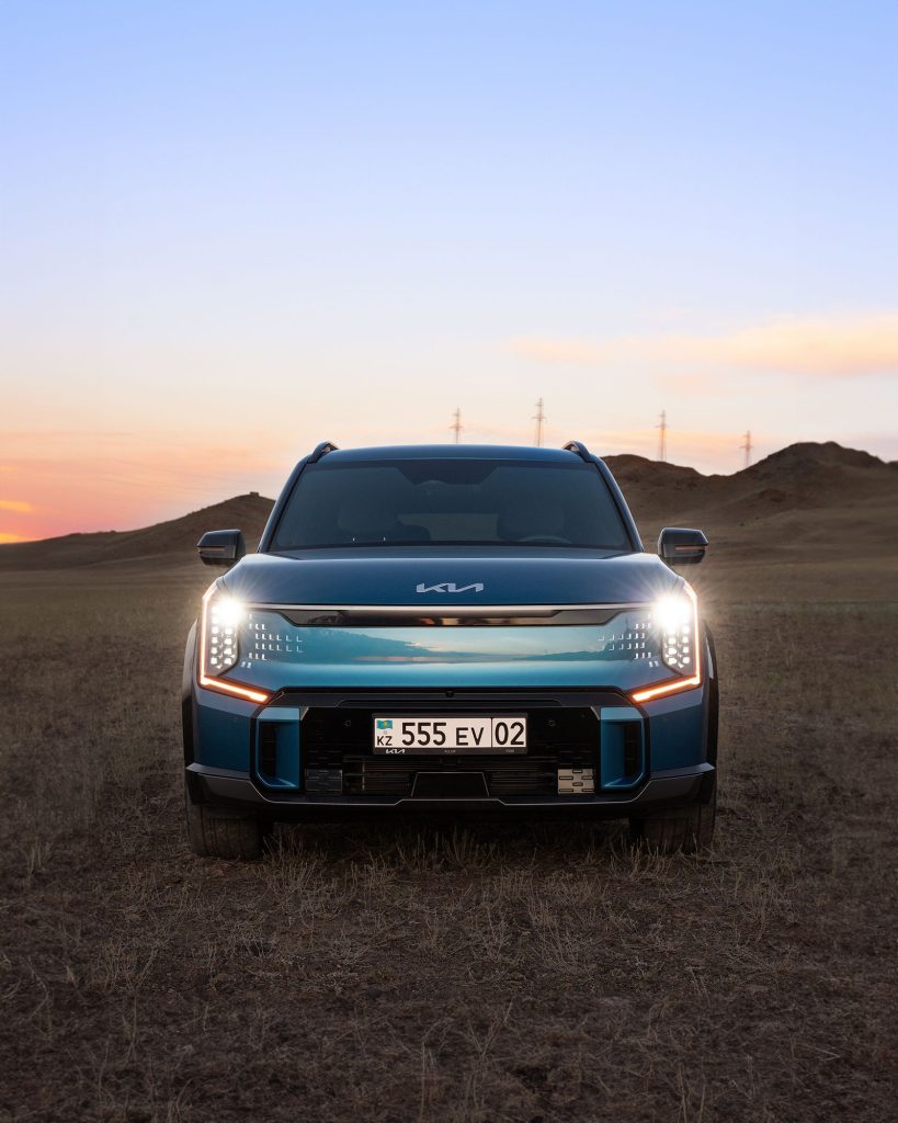 Late-model used electric vehicles from China ready for export